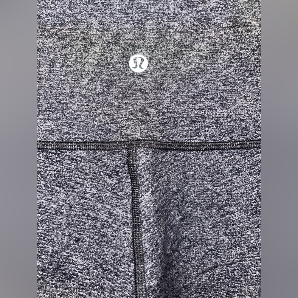 Lululemon black heathered Wunder Under high rise tight 28” sz 8 - Picture 3 of 3